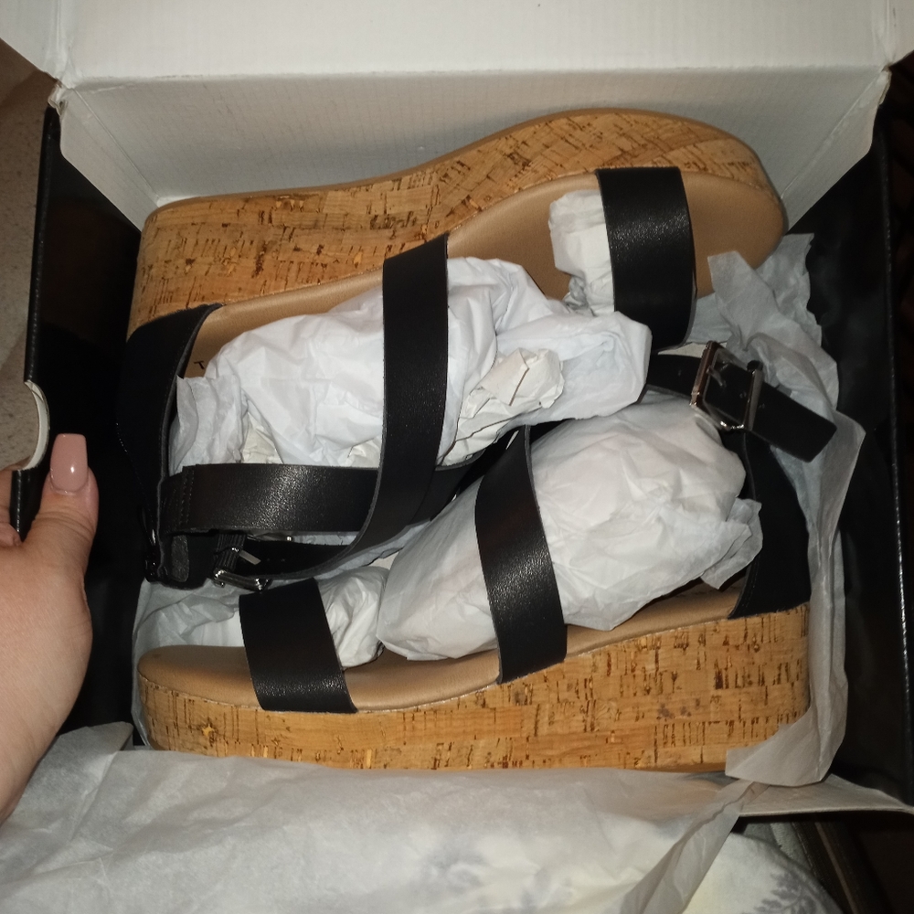 Torrid 9.5 crisscross flat wedge sandals.
